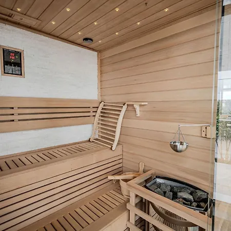 Breeze Of The Sea In Odyssey Spa&pool Daire Mamaia