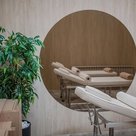 Breeze Of The Sea In Odyssey Spa&pool Mamaia